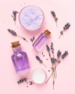 استكشاف النغمات الزهرية والحمضية والعسلية الكامنة وراء هذه النكهة الخالدة.