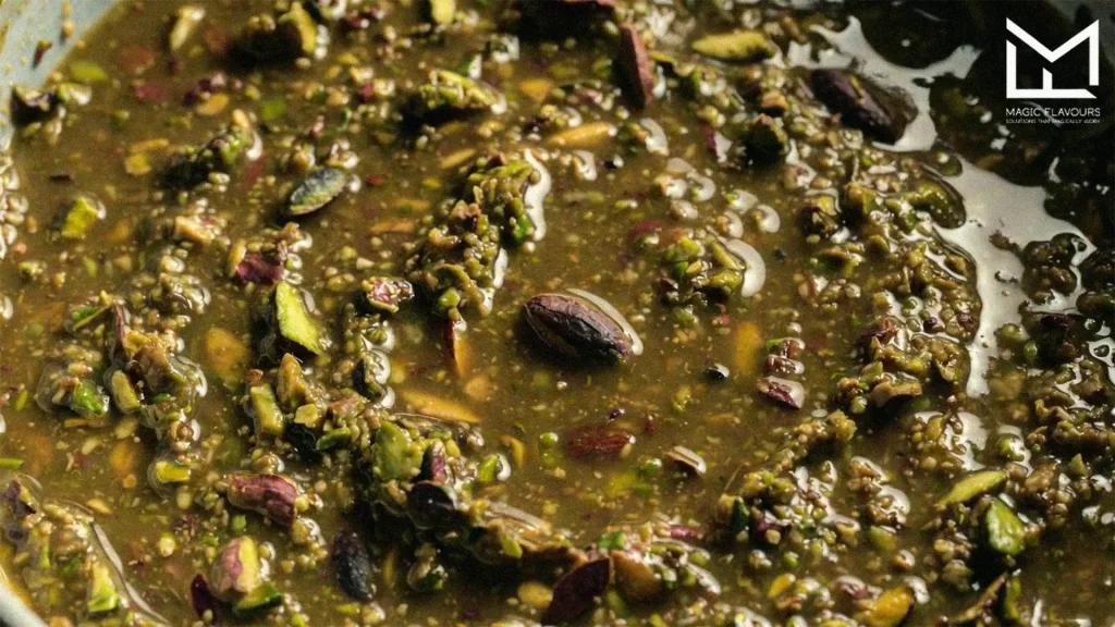 الفروق بين زيت الفستق والمستخلص والنكهة الصناعية