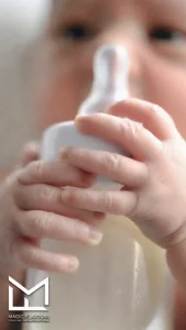 مراجعة خصائص حليب الإنسان والعوامل المؤثّرة فيه